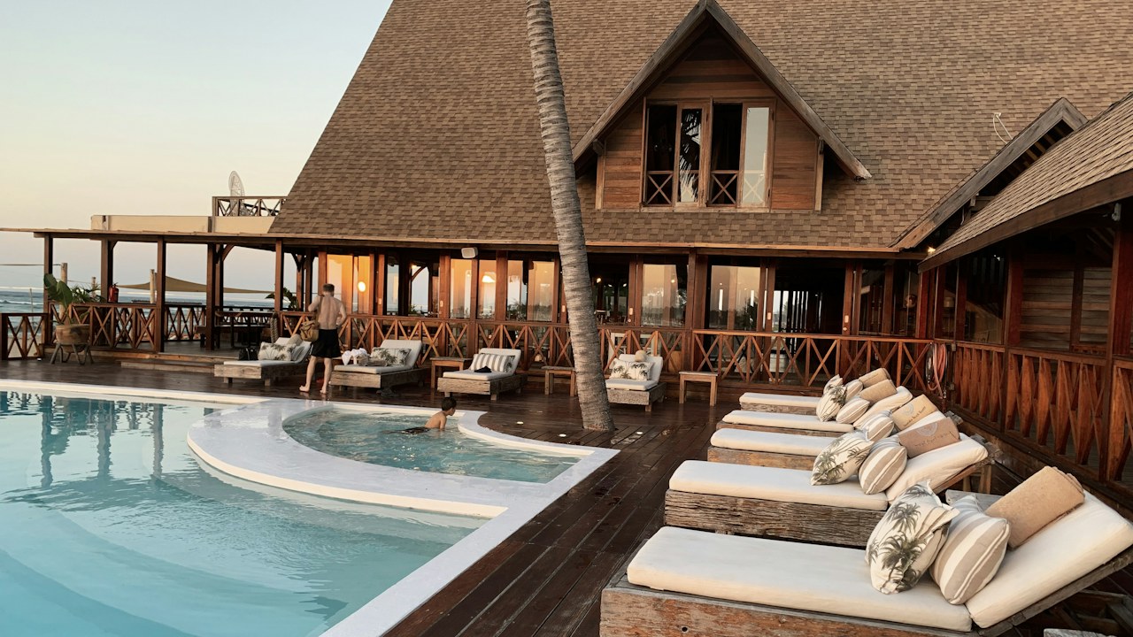 Hotel courtyard and pool representing hotel Wi-Fi